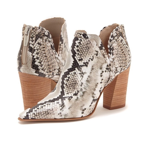 𝅺NEW Vince Camuto Delsimba Snakeskin Pointed Toe Ankle Bootie Tan Brown - Picture 1 of 4